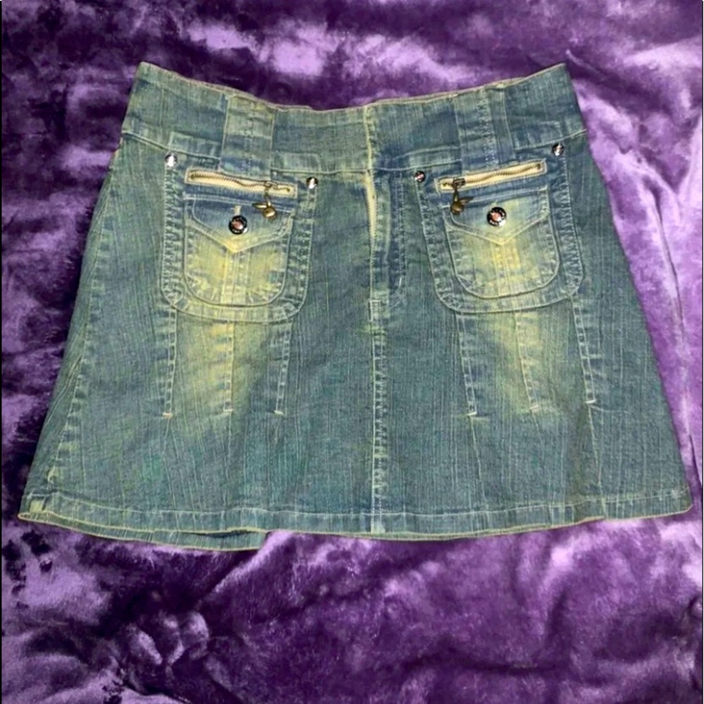 Playboy Women’s Dirty Wash Denim Pleated Front Skirt w Front Pockets Size 7 EUC!